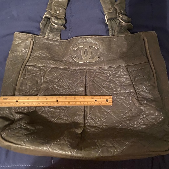 🛑🛑Reduced 🛑🛑Le Marais  Distressed Chanel Tote - Picture 15 of 16